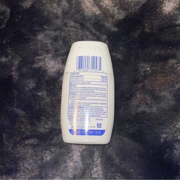 Crest toothpaste - Picture 6 of 7